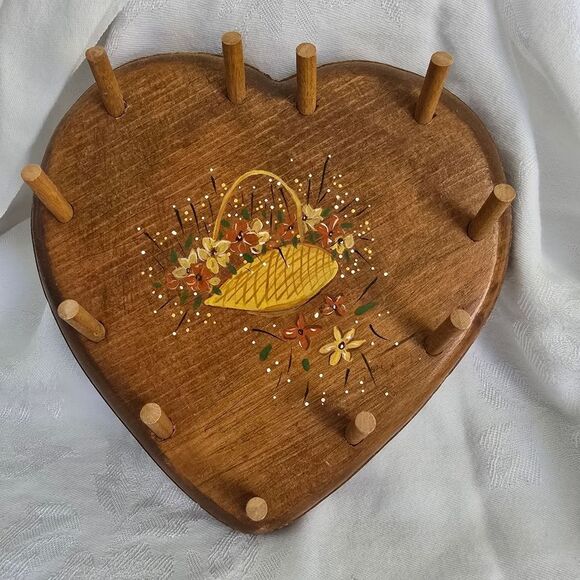 Heart-Shaped Wooden Wall Rack with Floral Design Hand Painted - Picture 6 of 9